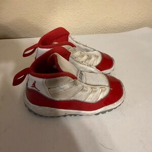Nike Air Jordan 11 Retro Cherry Red TD 378040 116 toddler size 7c